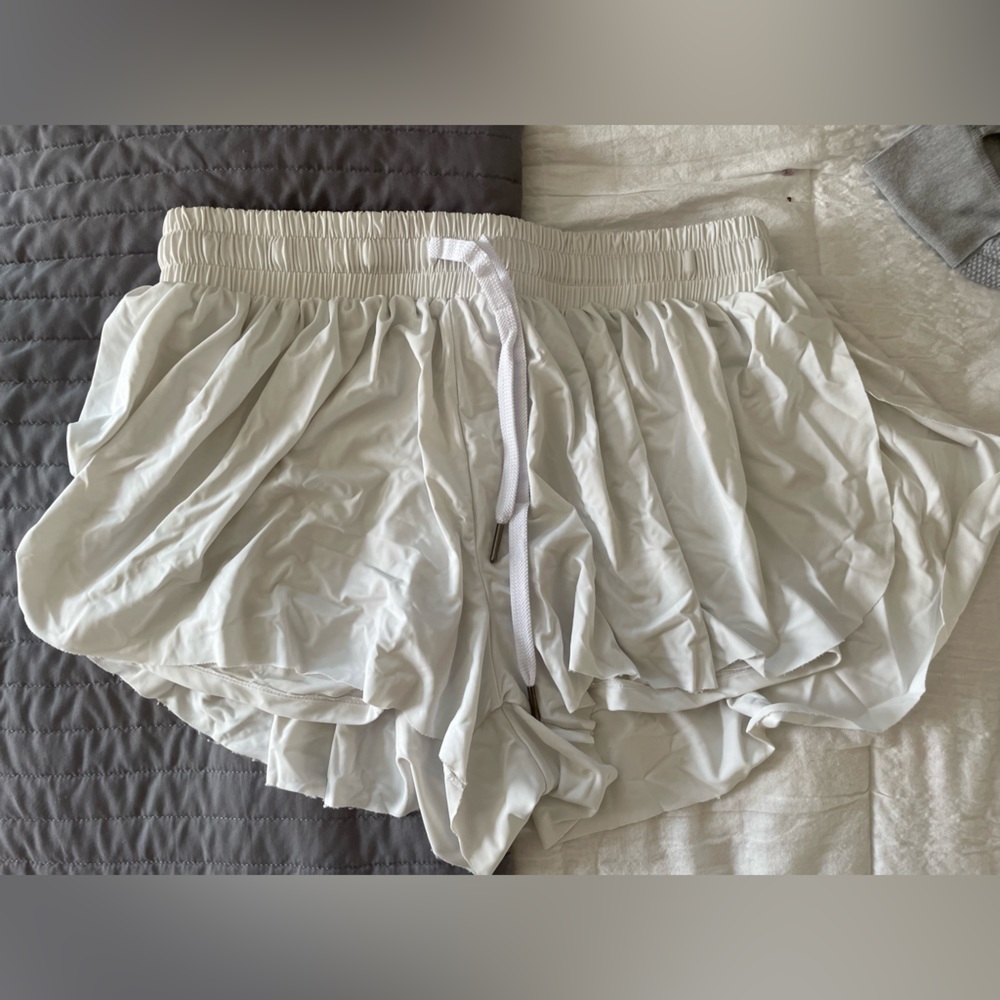 Blaosn Mini White Flowy Shorts